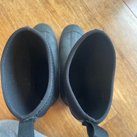 Kids Muck Black Boots - Picture 3 of 5